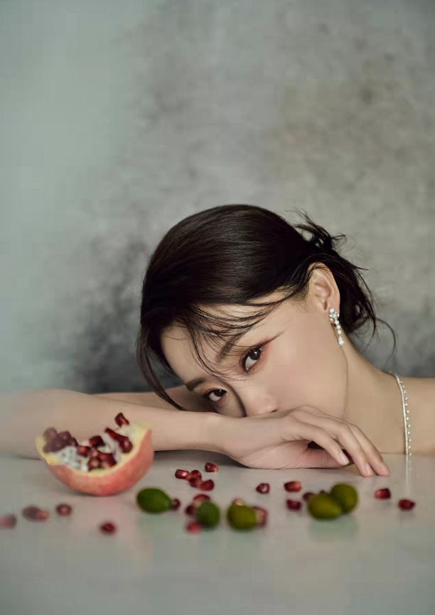 中国风就是最牛的！张小斐穿云锦高定靠文化底蕴美过倪妮，成赢家