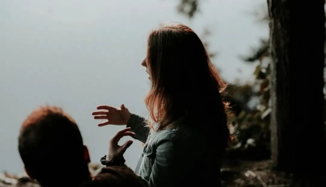 我比发小混得好，但妈妈让我一定要低调...职场人情世故也一样