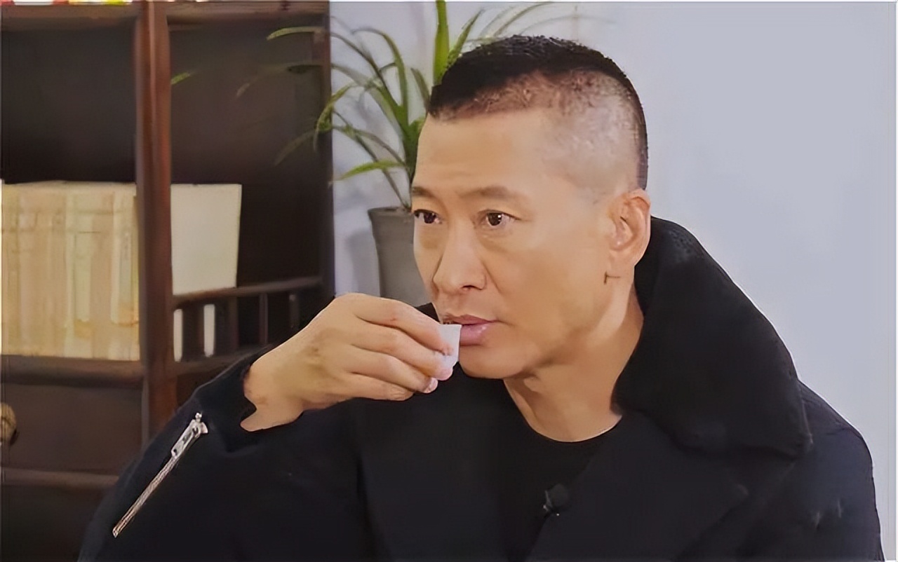 5位年过半百单身无子的男明星：周星驰让人遗憾，张信哲为情所伤