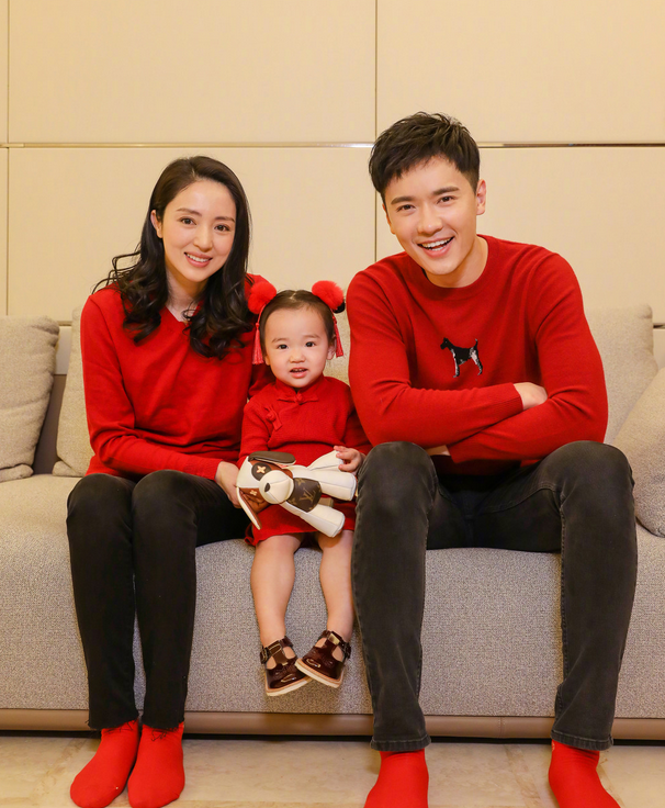 董璇：原来爱情甜蜜，无奈劳燕分飞！不回望，现在新恋情正酣