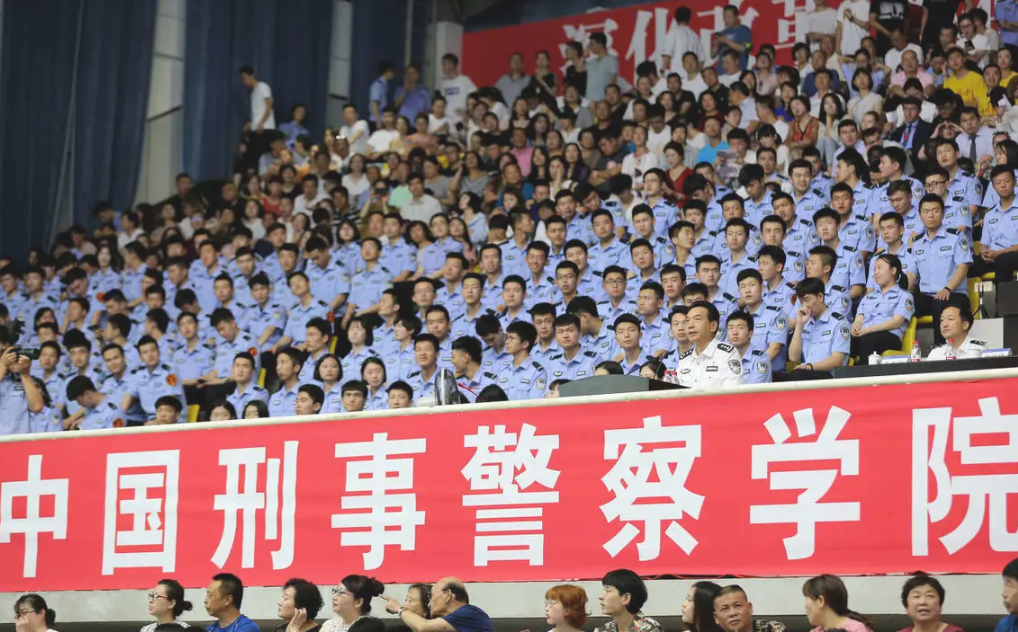 政法类大学排名公布，法大稳坐第一把交椅，西南政法冲入前三