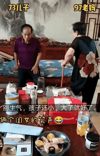 爸，你旁边的叔叔好帅，爸爸：这是你妈，网友当场笑喷了，哈哈哈