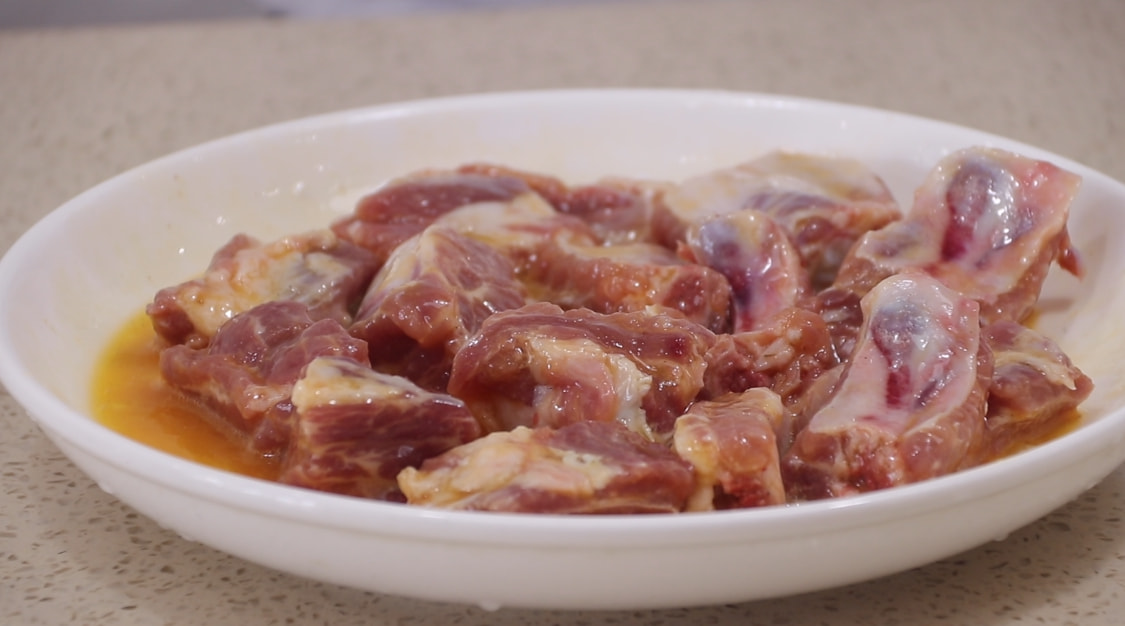 排骨又出新做法了，往里面淋1个鸡蛋，外酥里嫩，及早了解