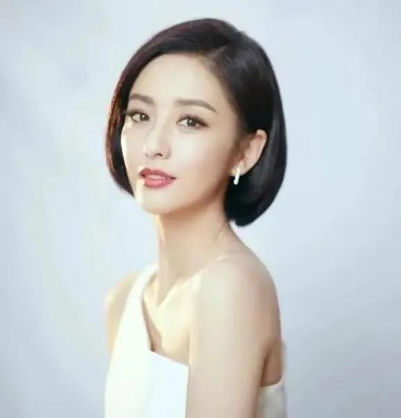 佟丽娅短发，气质优雅、清新靓丽、温婉迷人、明艳动人，太美了