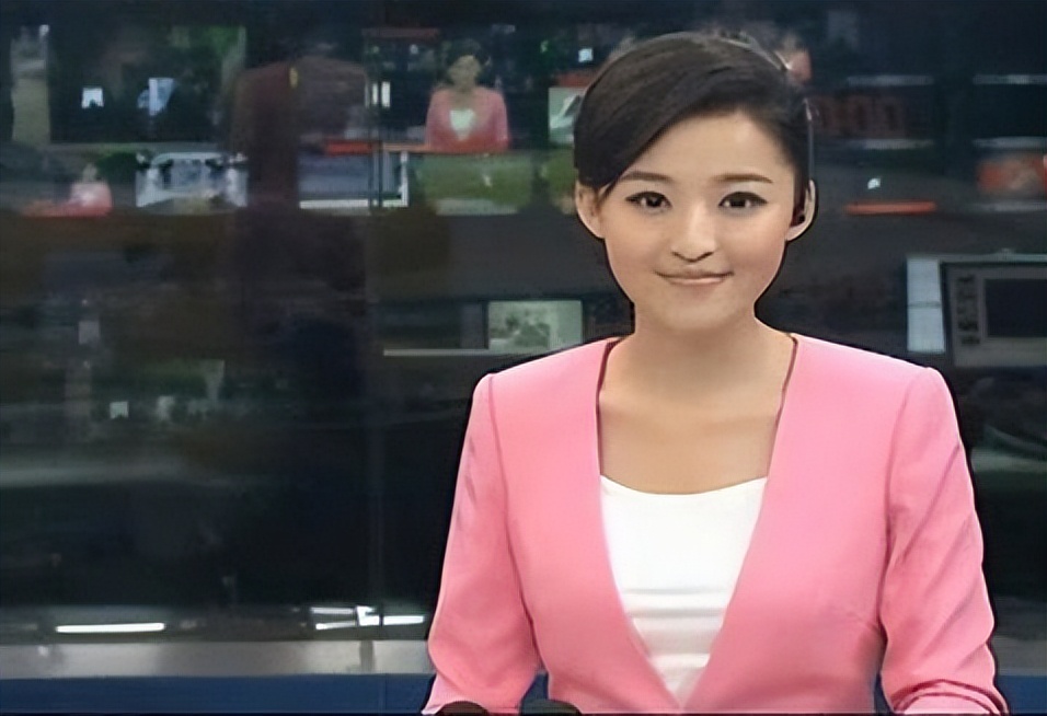 她是央视一级播音员，因一通电话走上不归路，生命定格在33岁