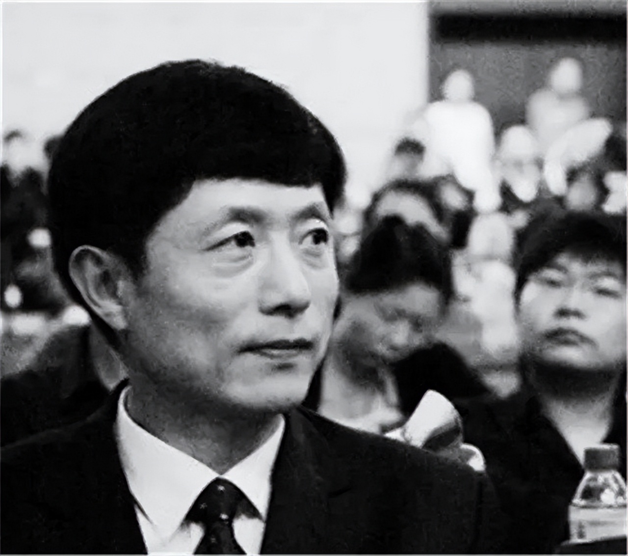 2014年艾跃进确诊胃癌，手术过后还未静养，偷偷回校连上8天课