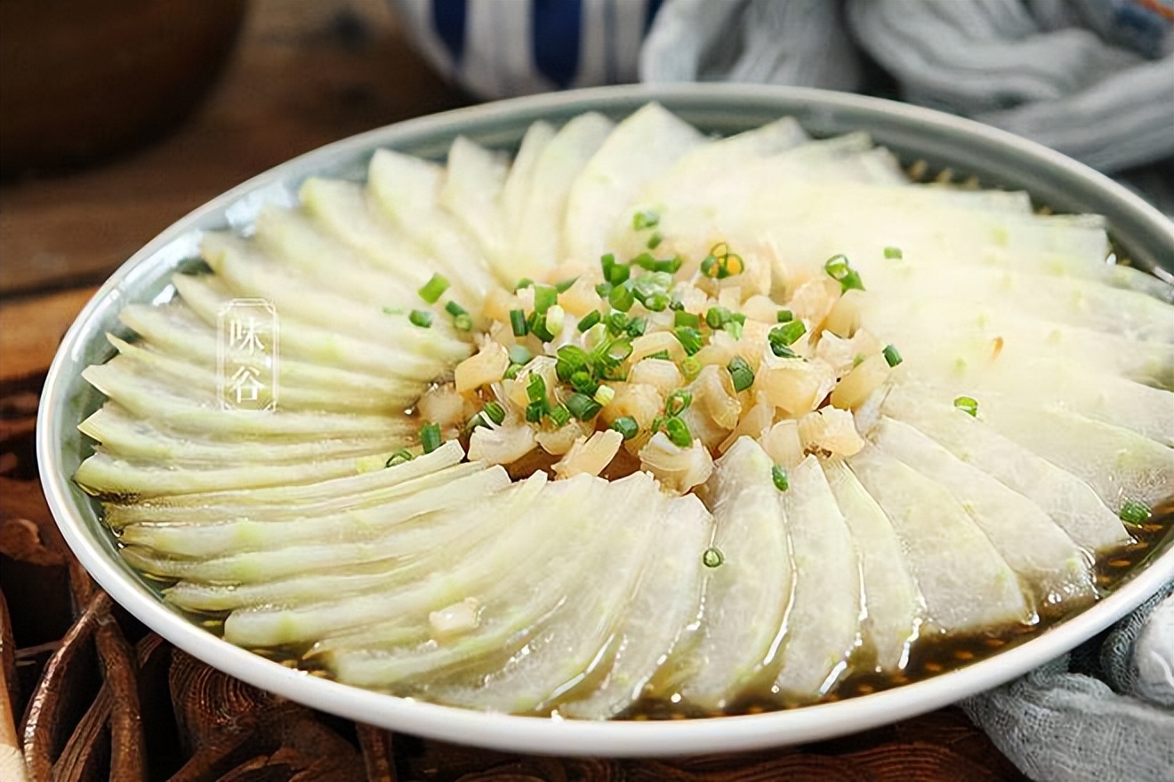 明日小暑，不管多忙，记得吃“1肉2菜3果”，应季而食，顺利入伏