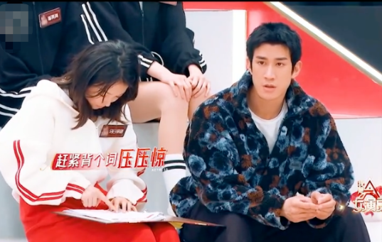 让人舔脚趾，当众凌辱学员，盘点那些令你难以想象的明星恶臭行为