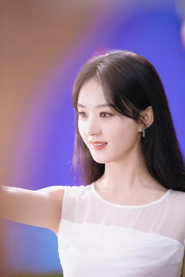 美丽可爱的赵丽颖，幼态的五官，亲和力的笑容，自强、善良、上进