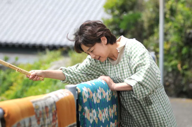 一位45岁住家保姆的为难：每个月工资8000，还有奖金，我想辞职