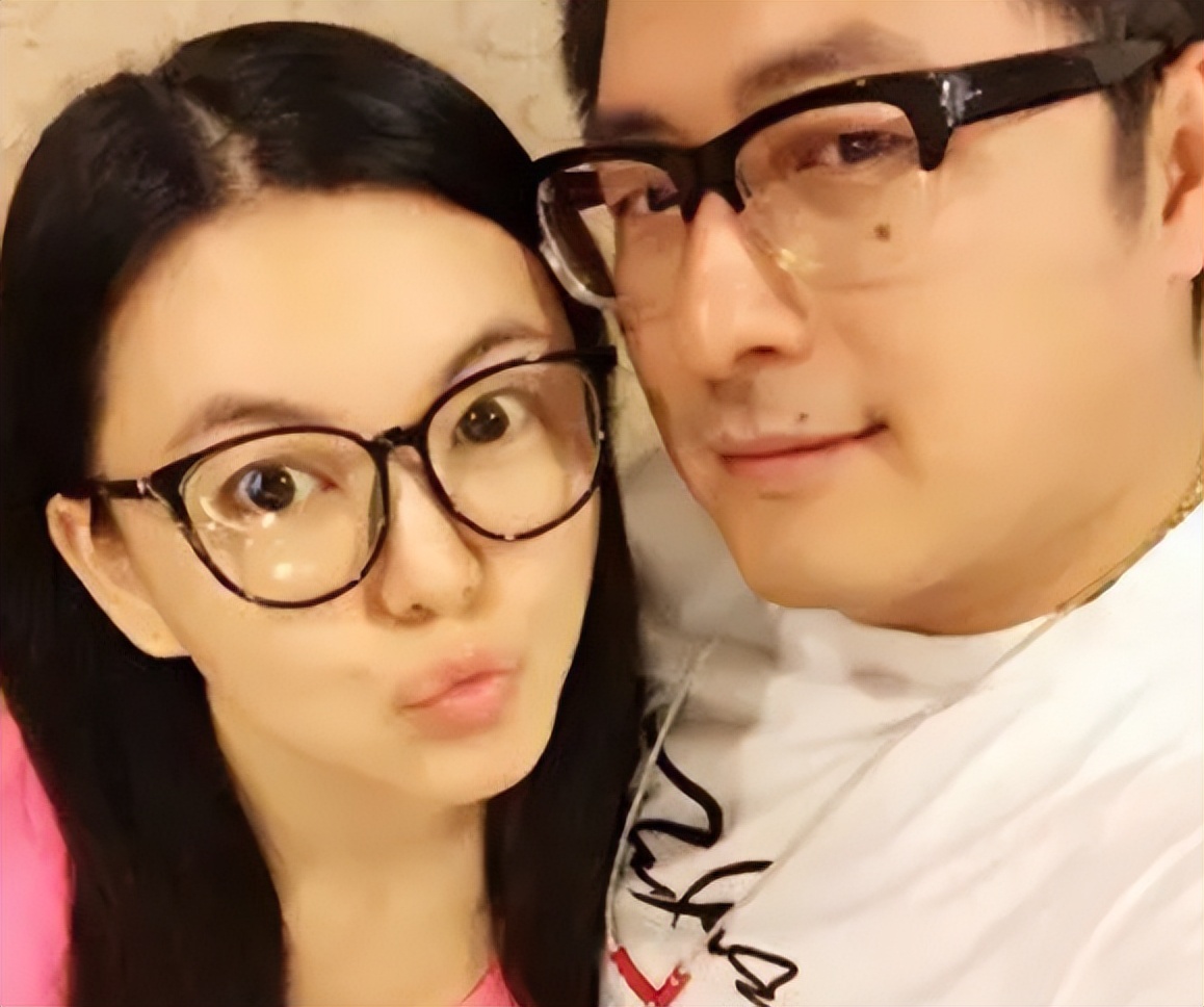 离婚16年后，李湘和李厚霖过上了截然相反的人生