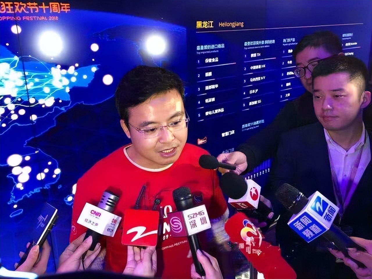 少年高考作文登人民日报！青年曝光“地沟油”！中年任阿里高层