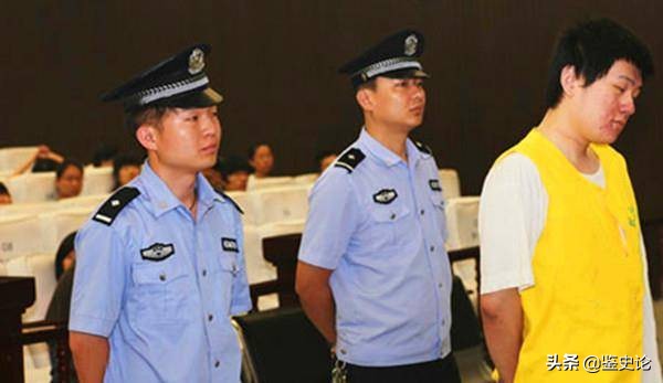 11年长沙男子8刀刺死女大学生，得知死刑后露出微笑，为何？