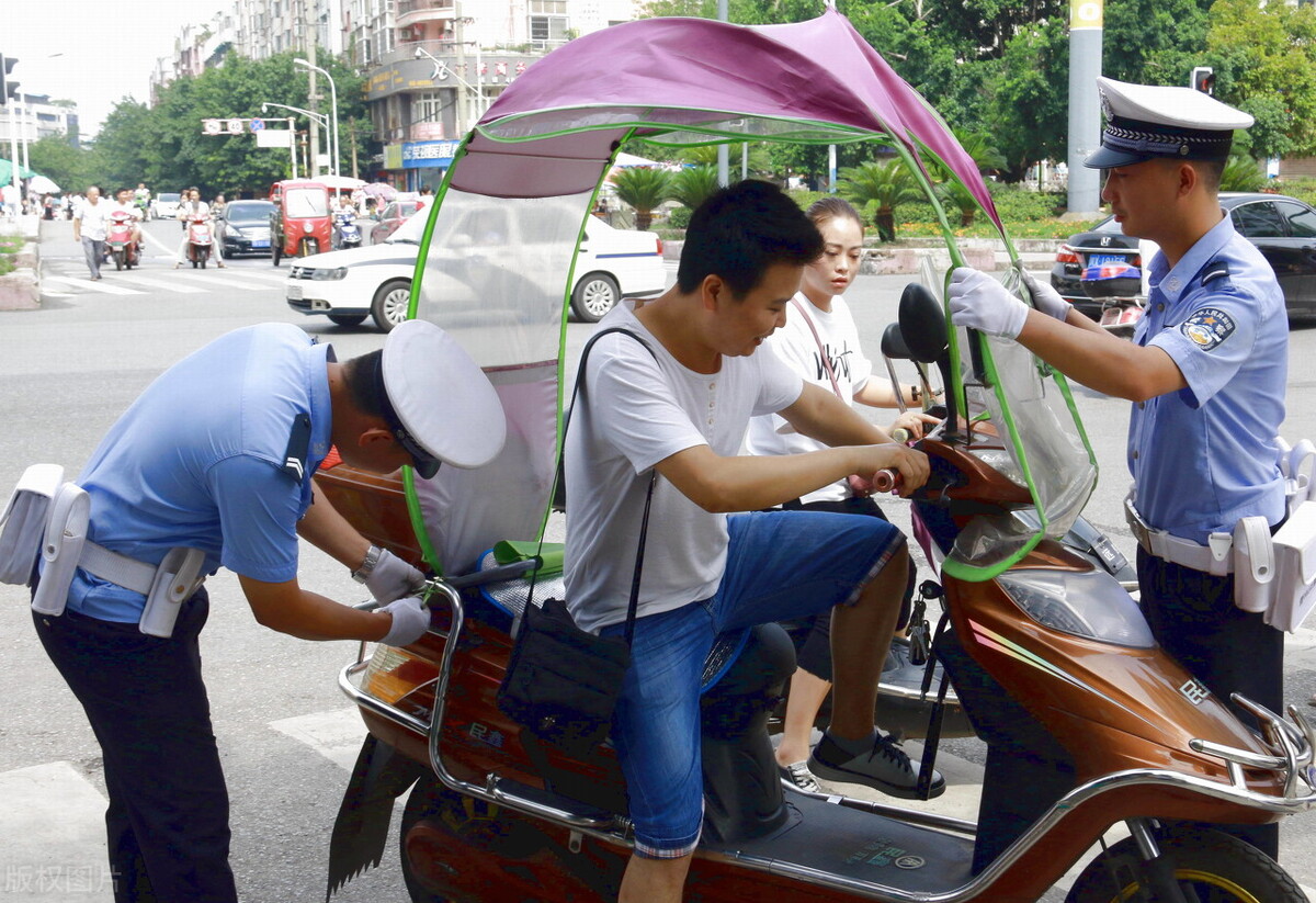 电动车三轮、电动摩托考D照划算还是考E照和F照划算？一次讲明白