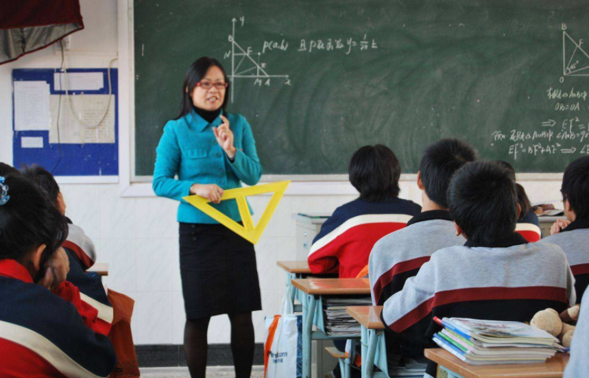 上学不收费毕业包分配，公费师范生明明是铁饭碗，为何并不受青睐