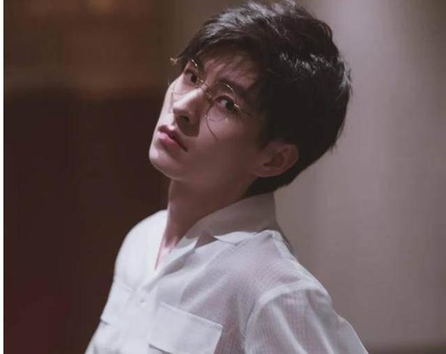 “人类高质量学霸”北大校草，因酷似杨洋走红，网友：我要上北大