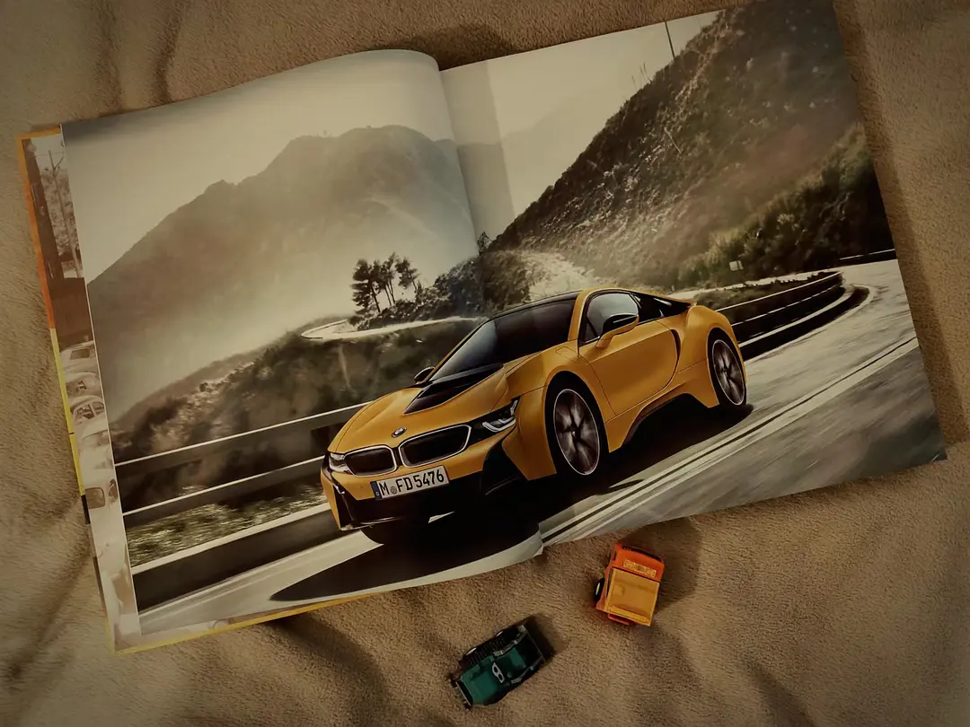 1982年的汽车,就已经有无人驾驶和人工智能概念了