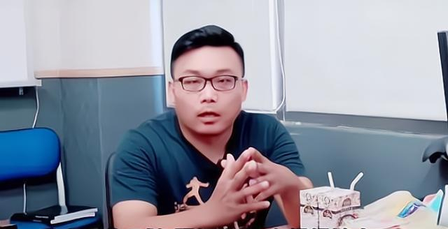 他在全球最大成人网站教微积分，开创“激情数学频道”，年入百万