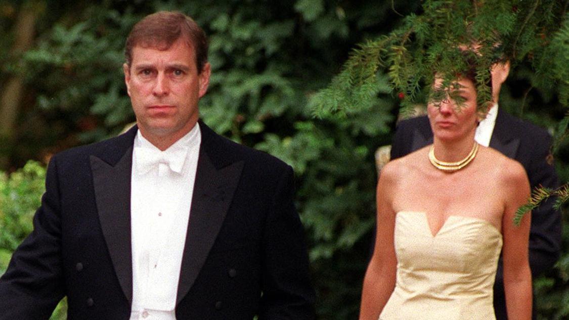 英王室彻底撕裂？女王私下花钱资助性虐待王子，查尔斯暴怒