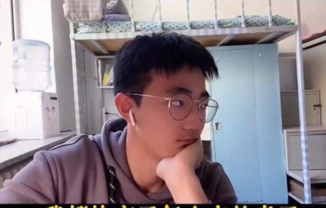 大学生“凡尔赛式”吐槽母校，抱怨在这上学很痛苦，网友却很羡慕