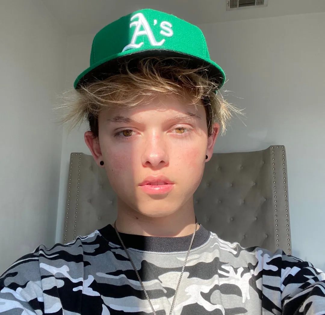 18岁看起来像38岁，满满灵气红遍全球的童星，这就到了颜值的尽头