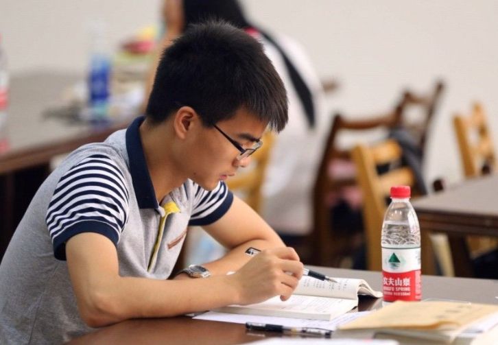 湖南大学某班集体保研，32人无一例外，网友对此产生质疑