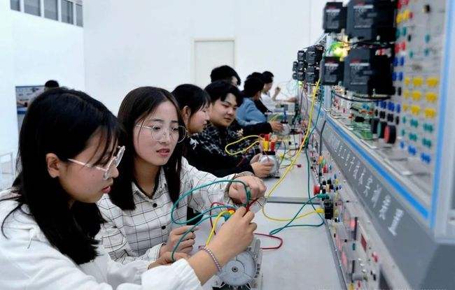 致未来的孩子们！上大学不再只是高考这一条路，职业教育大有可为