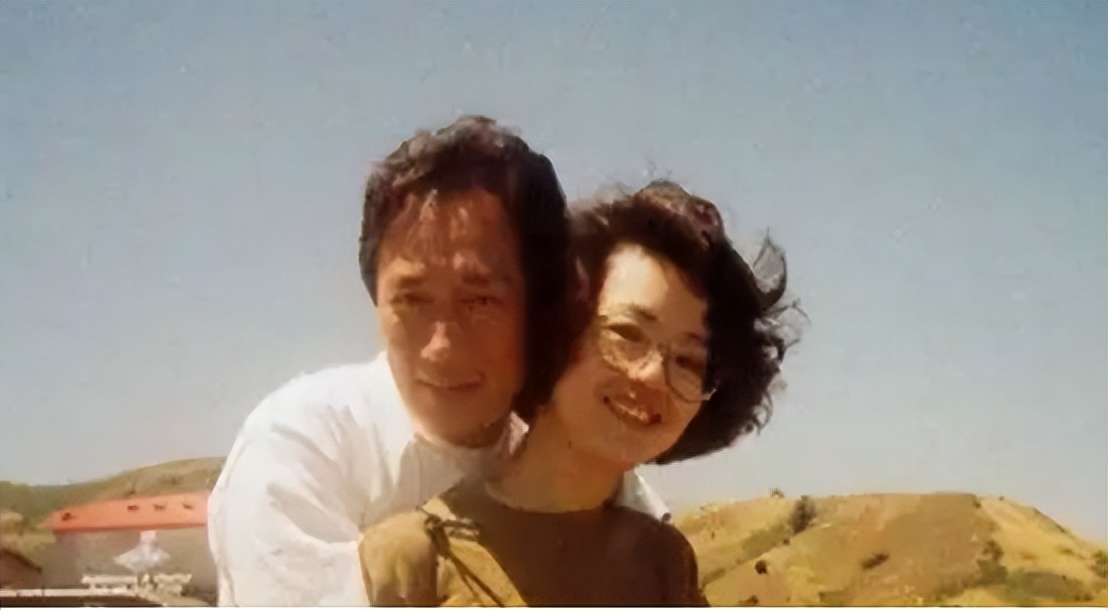 34岁当富士康老板娘，6年3胎稳当百亿豪门阔太，曾馨莹凭什么？