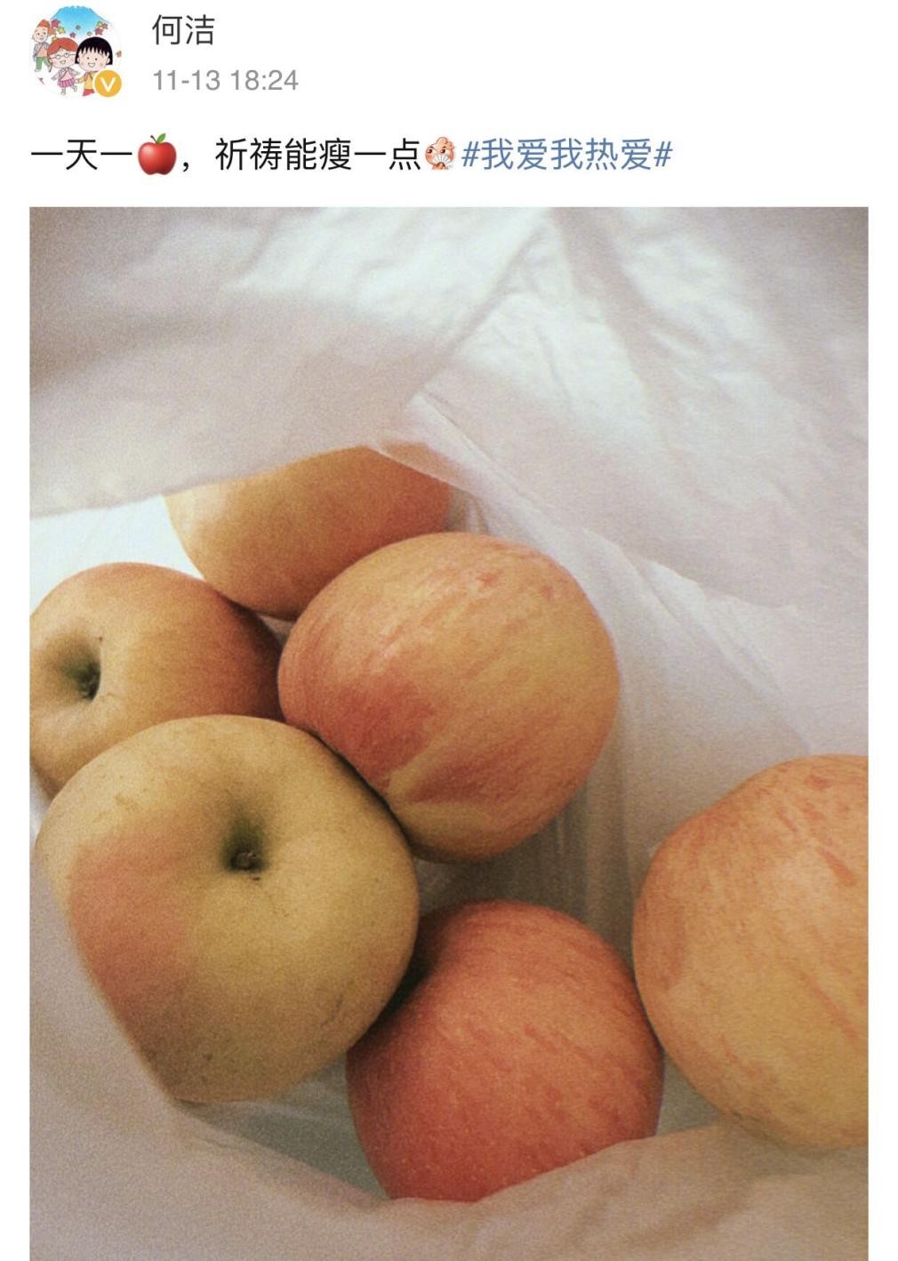 35岁何洁现身商演，减肥有效脸瘦一圈，养3娃不容易大冬天穿短裙