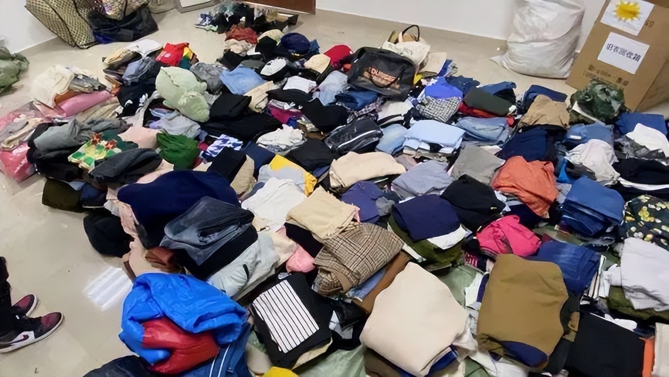 不管你多穷,也不要随意穿别人的旧衣服