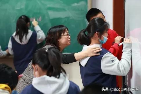 学校组织架构各有千秋，最能激活教师发展的长什么样？