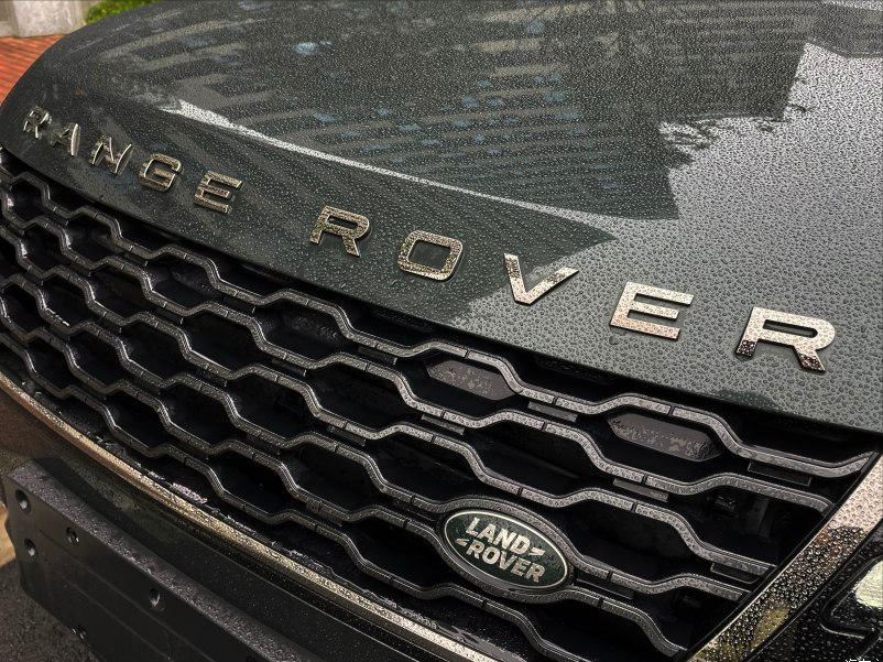 开惯了奔驰GLC，再开路虎揽胜极光L，明白了奔驰和路虎的差别