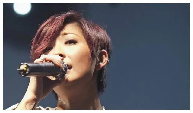 喝酒闹事，丑态百出！细扒娱乐圈这7个明星的酒后窘态，个个荒唐