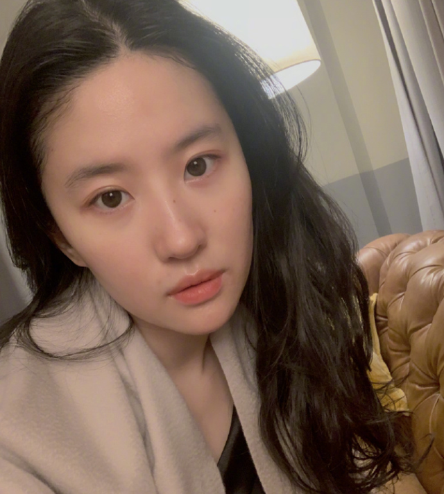 瘦到病态、整容成瘾，痴迷于少女人设，内娱的畸形审美太可怕