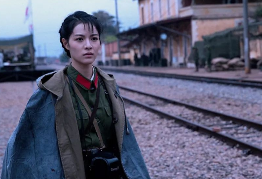 口碑炸裂！军旅片又出王炸作品，“冯女郎”钟楚曦的开挂史