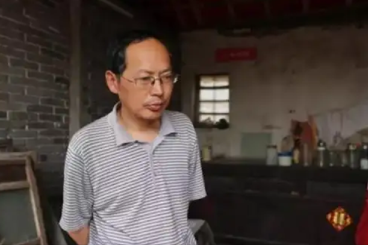 16岁考入985大学，终身研究一个数学公式，如今每个月领400元低保