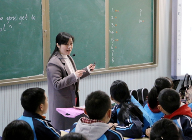 苏州教师降薪？其他地区老师也坐不住了，相关部门给出回应