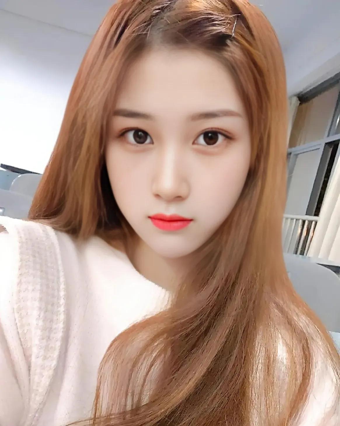 肤白貌美颜值出众的美女自拍美图合集