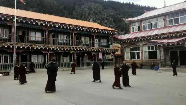 学校停电干了新来同杀（不一样的支教）