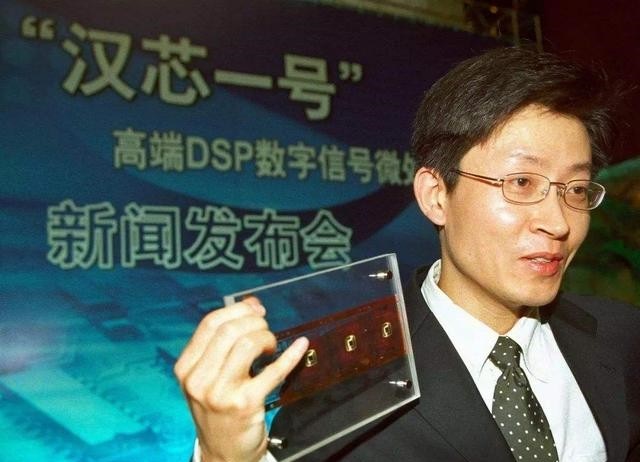 他骗取祖国上亿经费，让中国芯片停滞13年，暴露后仓皇逃至美国