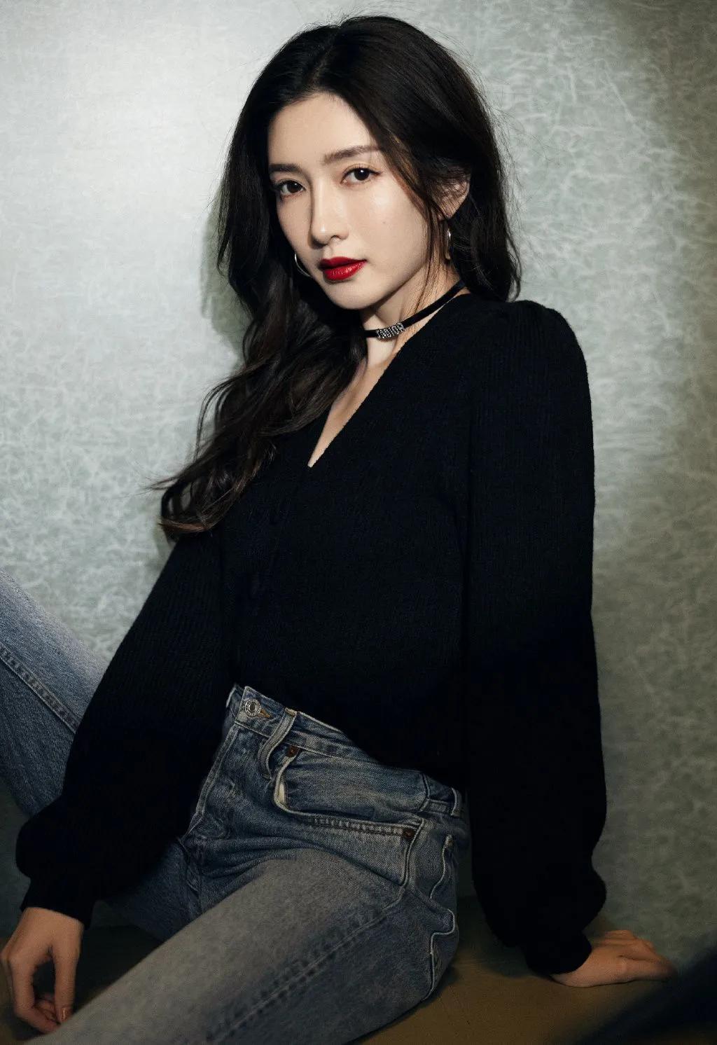 江疏影，成熟女性，知性优美