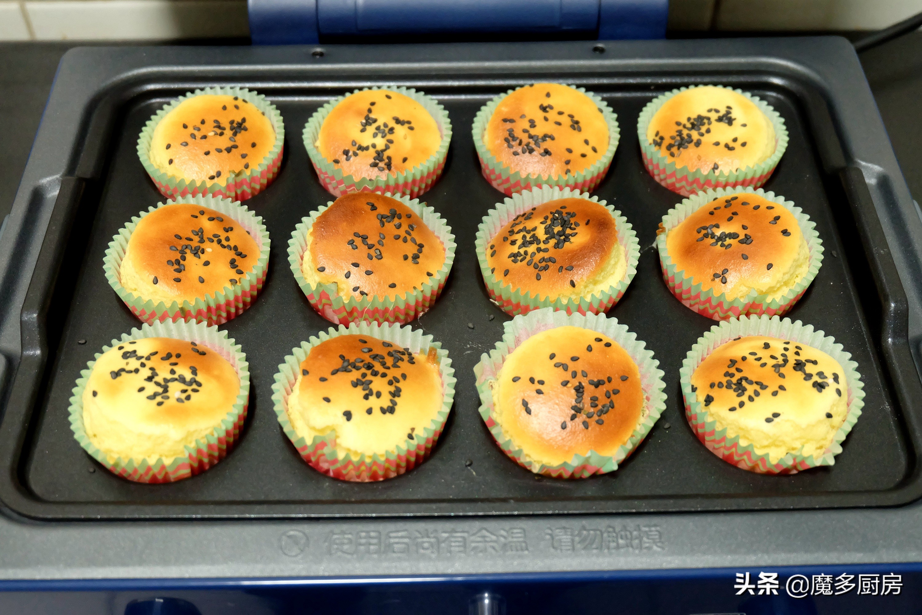 3个鸡蛋1碗面粉,教你做纸杯小蛋糕,低糖低油香甜松软,孩子爱吃