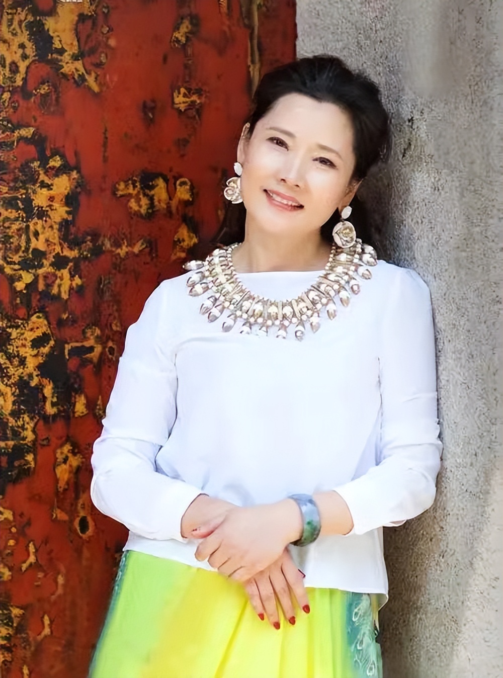 第五位,陈莎莉 74岁超级有名的太后专业户,只要出演角色不是富家掌权