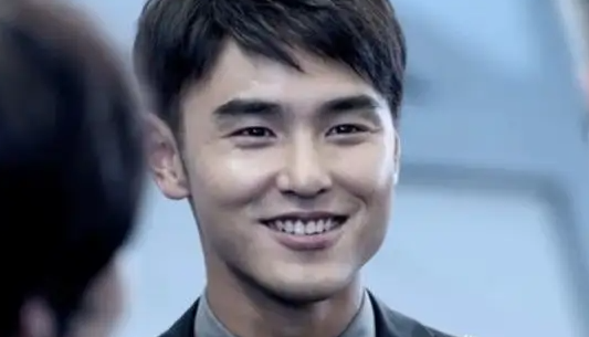 凹凸不平崎岖脸大PK！活久见，鞋拔子见了都有优越感