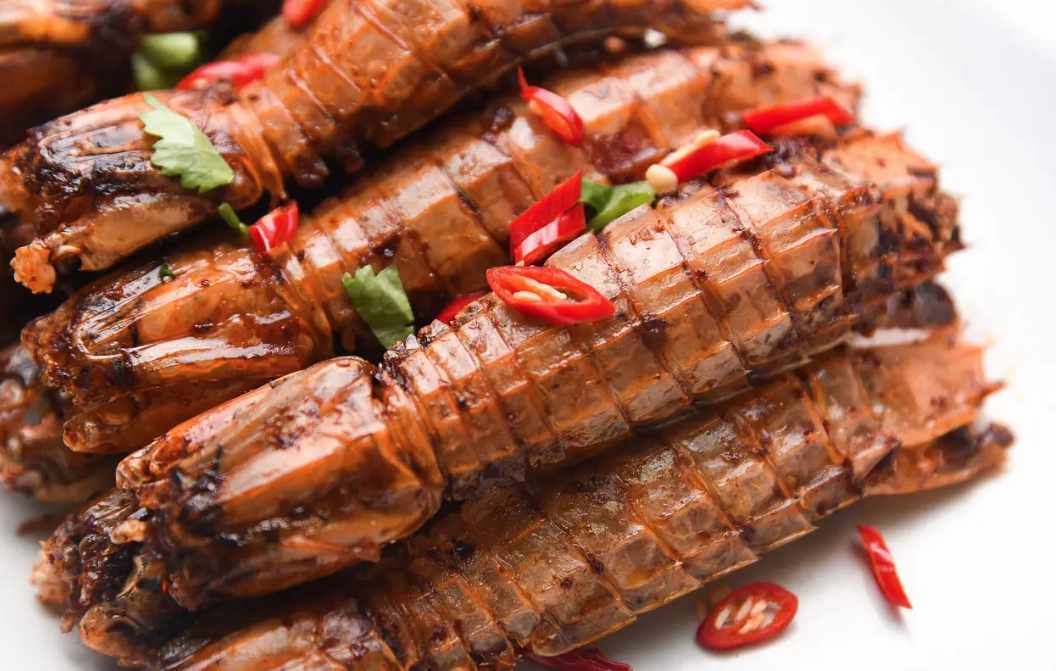 山东烟台发生异常现象，无数皮皮虾逃离大海，难道海底火山要喷发