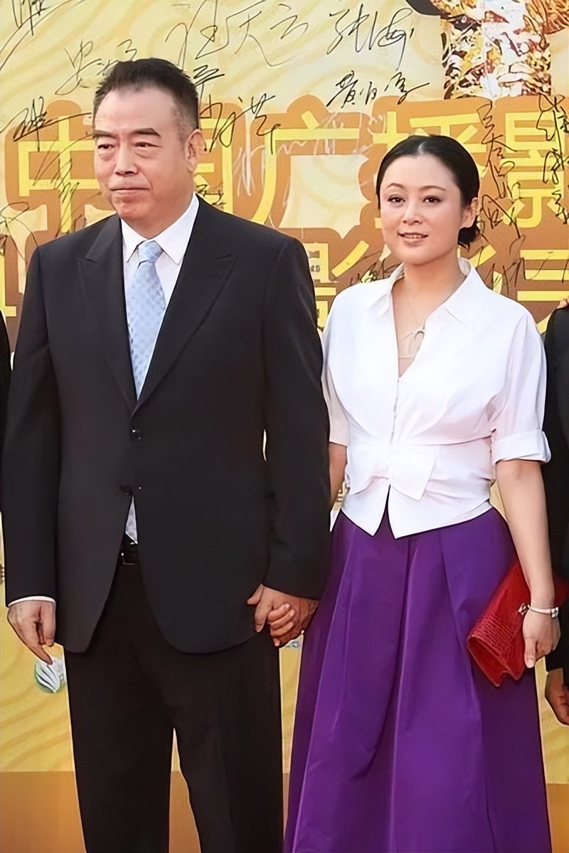 陈红被陈凯歌宠出“幸福肥”，这才是嫁对人的模样