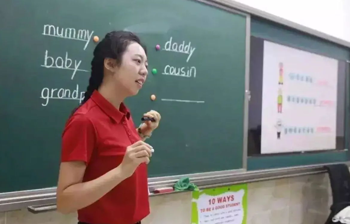 上海高三英语老师走红，代入感太强了，家长：这样的老师来一打