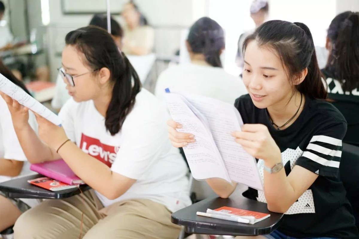 辽宁高考真题公布，新高考碰上旧教材，21级大一新生很“悲催”