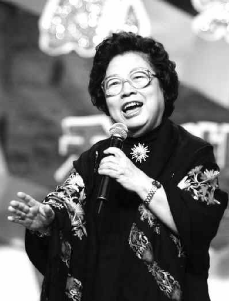 著名歌唱家王昆：和丈夫相伴71年，丈夫离世2个月后，她追随而去