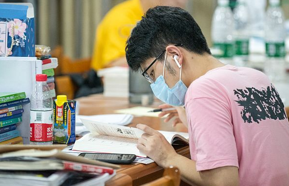 北大教授的“豪宅”，打脸多少放纵成瘾的年轻人，大学生该清醒了